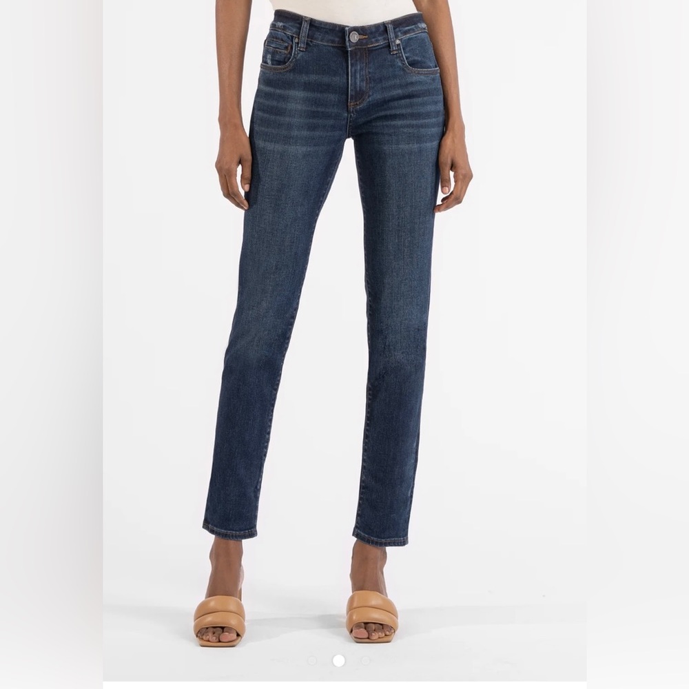 Kut From the Kloth Catherine Boyfriend Jeans. Mid-Rise. Color=Easily Wash. Sz 6.
